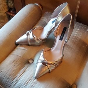 Gold heels. Size 7. Never worn. 4 inch heel.